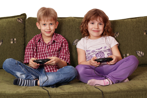 少年と少女ビデオ ゲームをプレイします。 - 写真・画像
