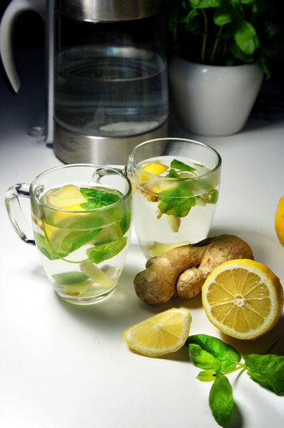 Dva šálky s mátovou, zázvor a citron - Fotografie, Obrázek