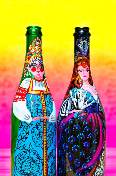 botellas de vidrio, colores pintados a mano. Arte contemporáneo, piezas de arte
 - Foto, Imagen