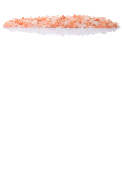 白い背景上の白いボウルのヒマラヤ岩塩 - 写真・画像