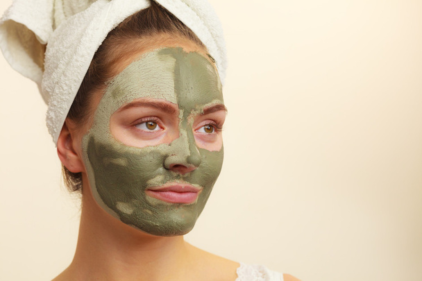 Woman face with green clay mud mask  - Foto, Bild