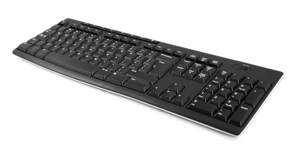 Tastiera del computer wireless su sfondo bianco
 - Foto, immagini