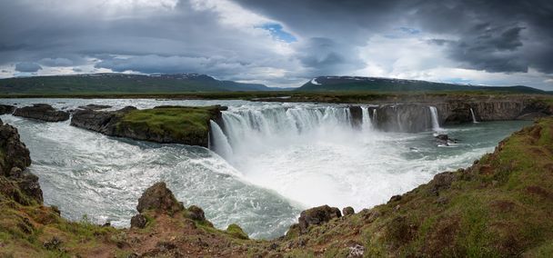 Panorama de cascadas Godafoss en Islandia
 - Foto, imagen