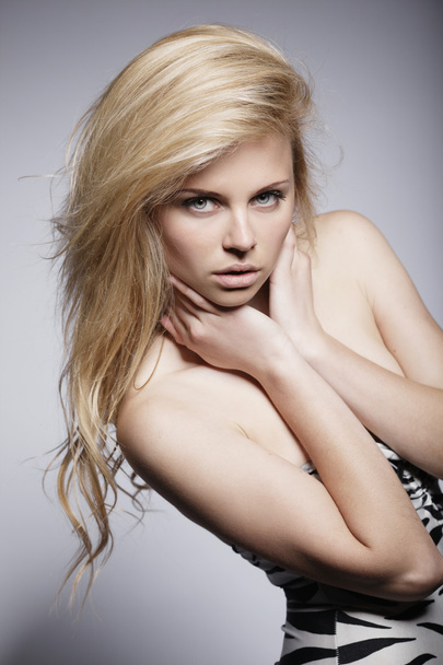 beautiful young blonde girl posing - Foto, Imagen