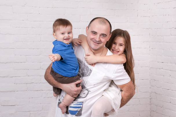Dad with kids on his hands - Fotografie, Obrázek