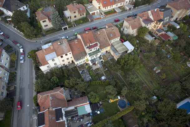 hochdetaillierte Luftaufnahme der Stadt mit Kreuzungen, Straßen, Häusern, - Foto, Bild