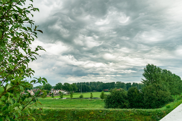 Speciaal soort weer dat is ook wel bekend als Asperatus wolken,  - Foto, afbeelding