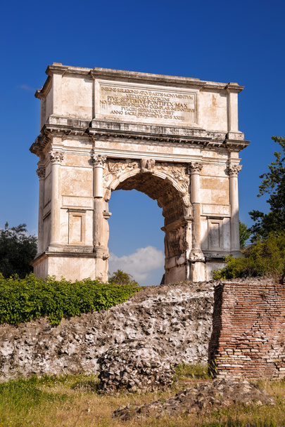 Arco de Tito en el Foro Romano en Roma, Italia
 - Foto, Imagen