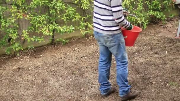 Man planting seeds - Video, Çekim
