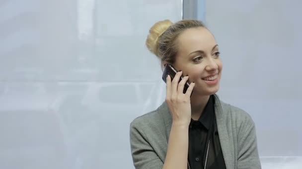 attractive girl at the phone responding cheerfully: talk, work, business, young - Footage, Video