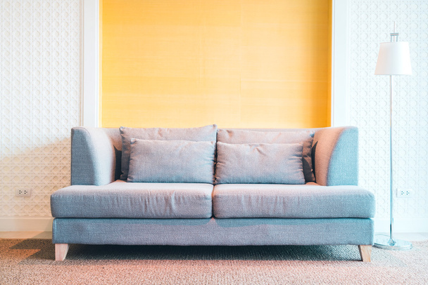 Красивый роскошный диван в гостиной
 - Фото, изображение