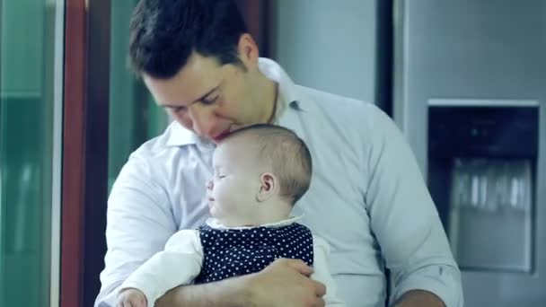 Little baby with her father - Imágenes, Vídeo