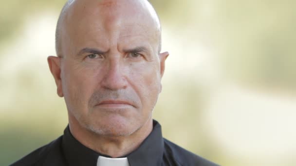portrait of Priests austere gaze - Πλάνα, βίντεο