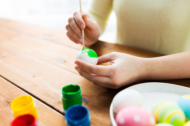 close up of woman hands coloring easter eggs - Fotoğraf, Görsel