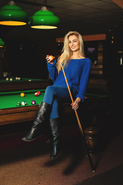 Fun sexual lady posing on pool table with the cue and ball in ha - Zdjęcie, obraz