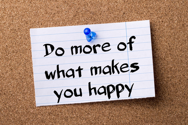 Machen Sie mehr von dem, was Sie glücklich macht - zerrissenes Notizpapier, das auf bu geheftet ist - Foto, Bild