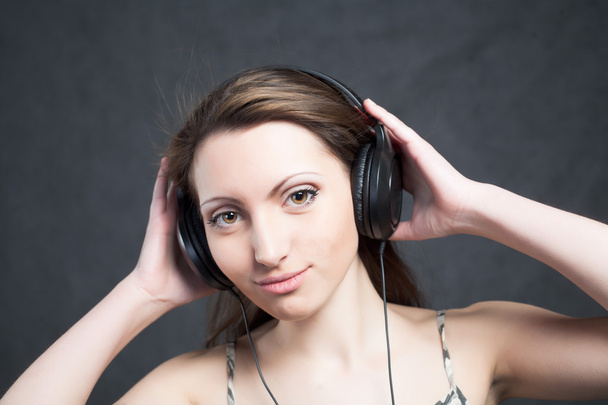 donna con cuffie ascoltare musica - Foto, immagini