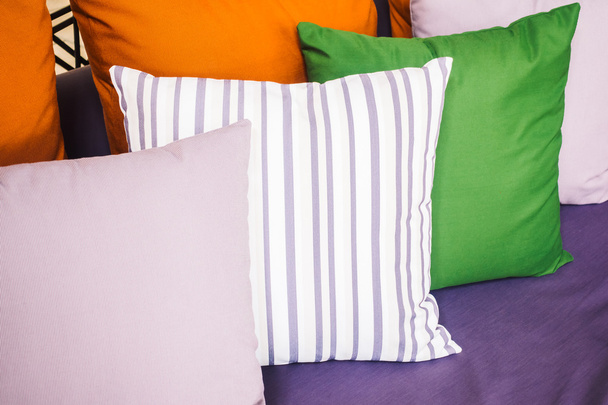 Красивые роскошные подушки на диване
 - Фото, изображение