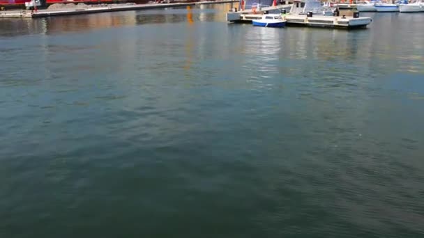 Puerto de Génova en el mar Mediterráneo
 - Metraje, vídeo