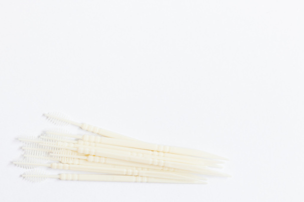 Προφορική συσκευή: Οδοντογλυφίδα σε φόντο λευκό χαρτί - Φωτογραφία, εικόνα