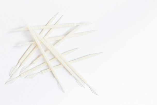 Προφορική συσκευή: Οδοντογλυφίδα σε φόντο λευκό χαρτί - Φωτογραφία, εικόνα
