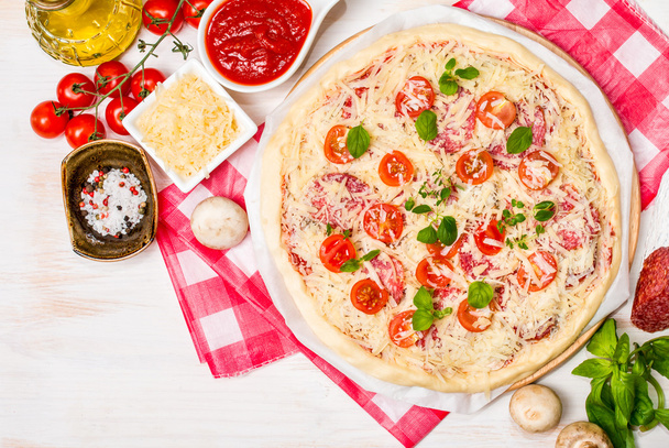 Raw homemade Pizza  - Zdjęcie, obraz