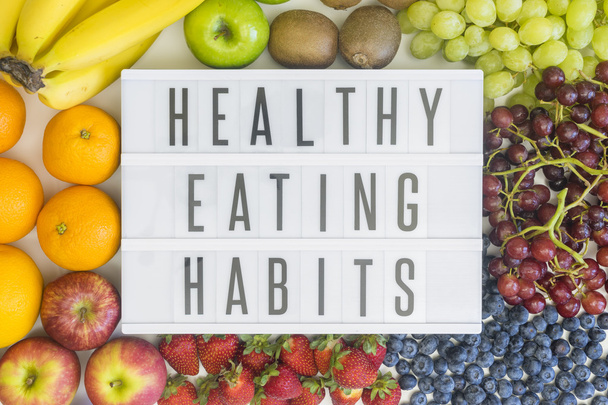 Sağlıklı beslenme alışkanlıkları ile meyve  - Fotoğraf, Görsel