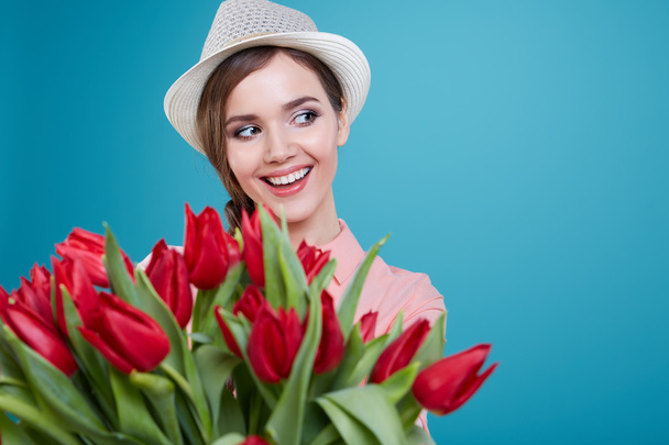 woman with tulips flowers - Фото, зображення