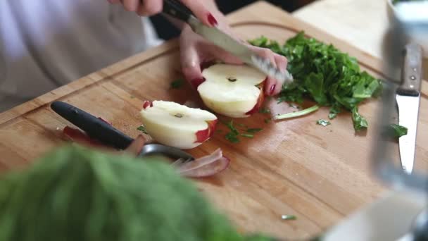 woman cutting apple on slices - Materiał filmowy, wideo