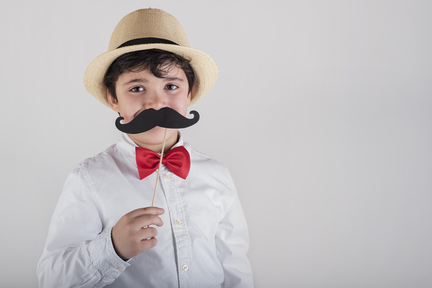Αστείος αγόρι με ψεύτικο μουστάκι - Φωτογραφία, εικόνα