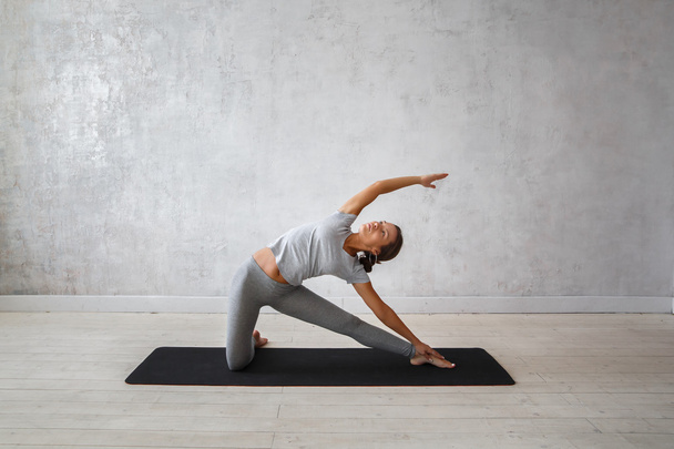 Young woman practicing advanced yoga - Foto, Bild