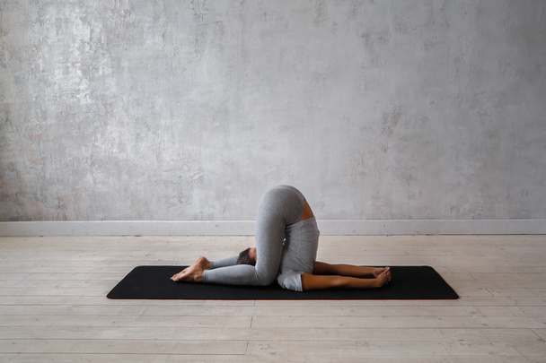 Young woman practicing advanced yoga - Foto, Imagem