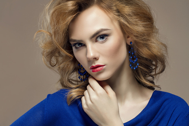 girl with make-up and jewelry - Фото, изображение