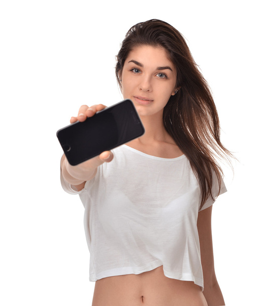 jovem bonita mulher mostrando exibição de seu novo toque celular
  - Foto, Imagem
