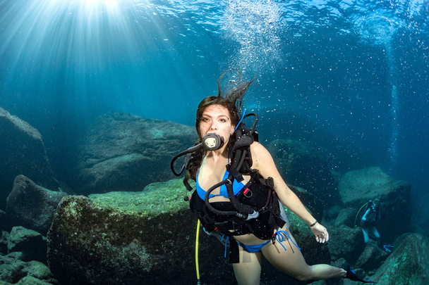 Beaytiful Latina mexické potápěč pod vodou - Fotografie, Obrázek