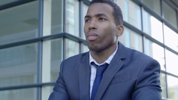Sad young black businessman - Záběry, video