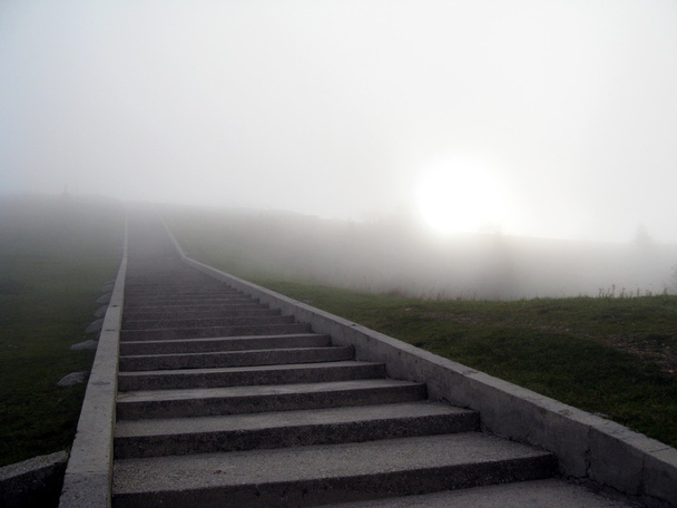 Lépcsők a köd - Fotó, kép