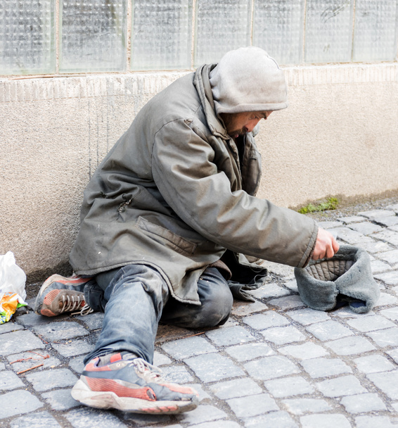 Бездомный на улице
 - Фото, изображение