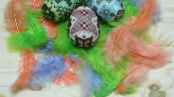 Velikonoční vajíčka z korálků na peří hnízdo - Záběry, video
