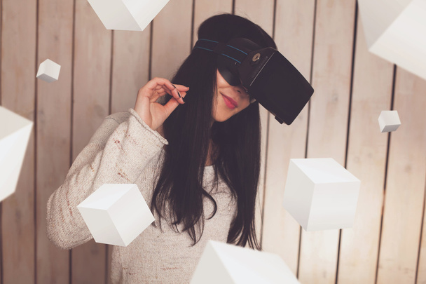 VR gözlüklü kadın - Fotoğraf, Görsel