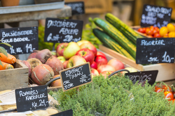Свежие и органические овощи на фермерском рынке
 - Фото, изображение