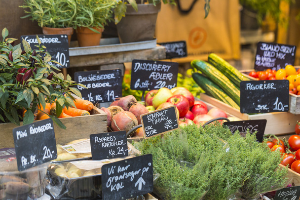 農民市場で新鮮な有機野菜 - 写真・画像