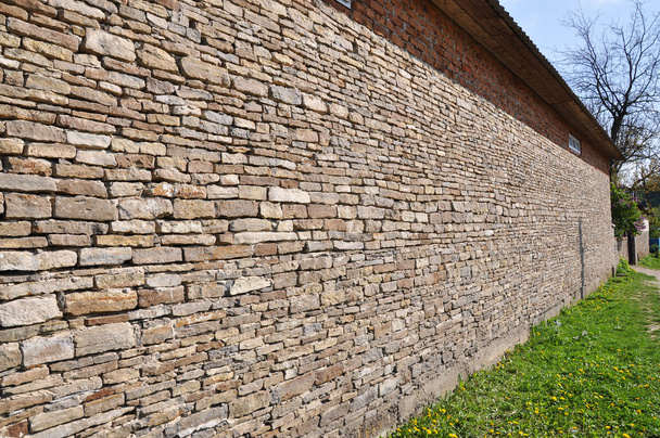 Building walls with slabs of natural stone - Φωτογραφία, εικόνα
