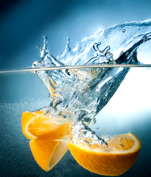 Citrus fall into the water - Foto, Bild