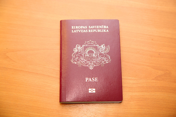 Passaporte de cidadão letão
 - Foto, Imagem