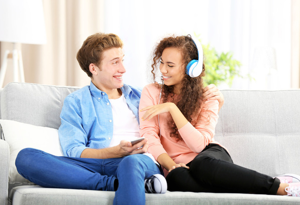 Teenager couple listening to music - Foto, Imagem