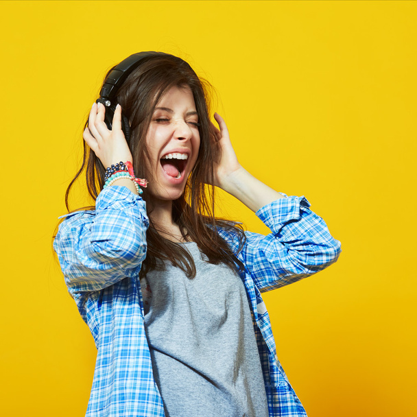 young teenage girl with headphones screams - Foto, Bild