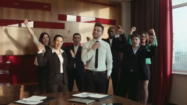 Gruppe erfolgreicher Geschäftsleute glücklich - Filmmaterial, Video
