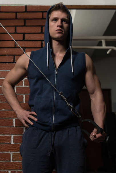 Bodybuilder Exercising Triceps - Фото, зображення