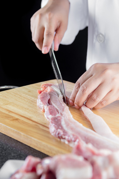 chef sliced streaky pork - Foto, imagen